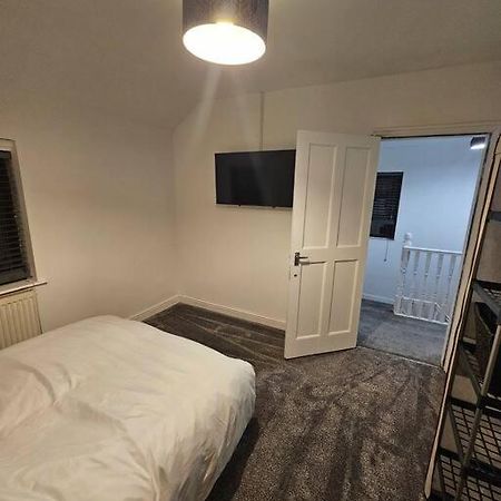 Quiet Family Home Tettenhall Экстерьер фото