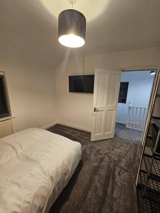 Quiet Family Home Tettenhall Экстерьер фото