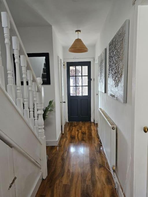 Quiet Family Home Tettenhall Экстерьер фото