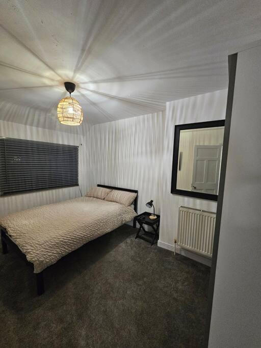 Quiet Family Home Tettenhall Экстерьер фото