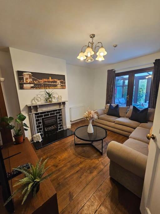 Quiet Family Home Tettenhall Экстерьер фото